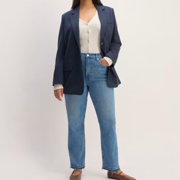 Everlane The Curvy Cheeky Straight Jean in Vintage Wash - Picture 1 of 11